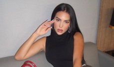 شاهد .. يارا السكري تتألق بأنوثتها و جمالها بلوك رائع..إليكم سعر حقيبة يدها من Chanel