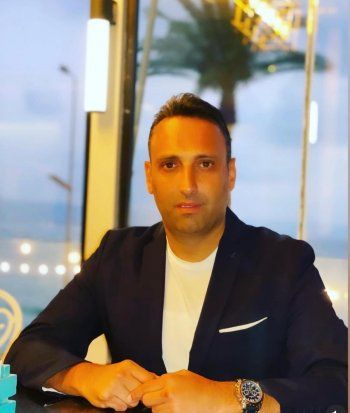 شاهد .. خاص - تمام بليق: " هناك شخصيات ظننا أنها راقية هددتنا و" النشرة مع تمام " أخذ منحى سياسياً وفنياً وإجتماعياً "