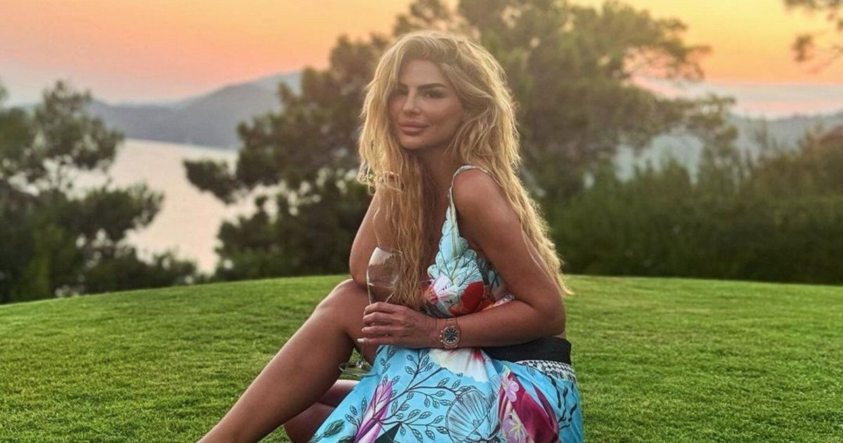 شاهد .. ساندرا رزق تبرز جمالها بإطلالة شيك على شواطئ كان وتحظى بإعجاب الجمهور