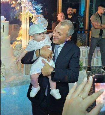 شاهد .. خاص- عامر زيان يحتفل بعمادة ابنه شربل: "انت النور البعيوني ياخد من عمري ويعطيك"