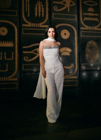 شاهد .. كارمن سليمان تتألق بإطلالة كاجوال بيضاء.. إليكم سعرها