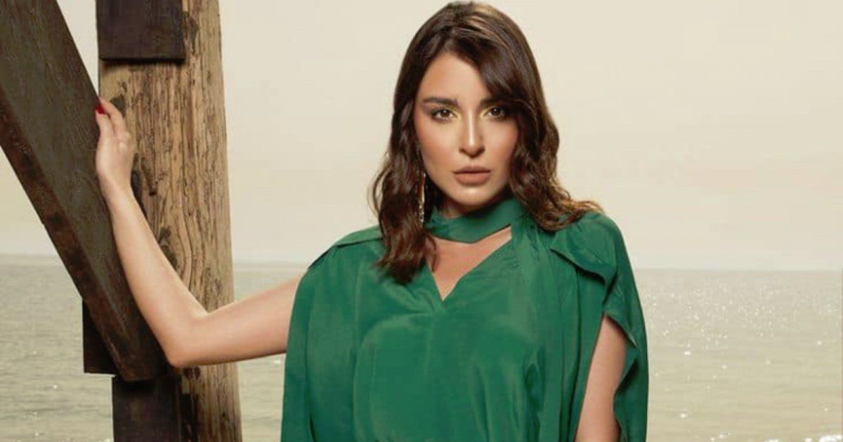 شاهد .. سارة أبي كنعان تبرز رشاقتها بإطلالتها بملابس البحر.. وعقدها يلفت الأنظار