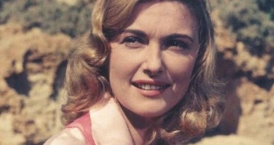 يوسف شاهين يسقي خروف مريم فخر الدين ويسكي