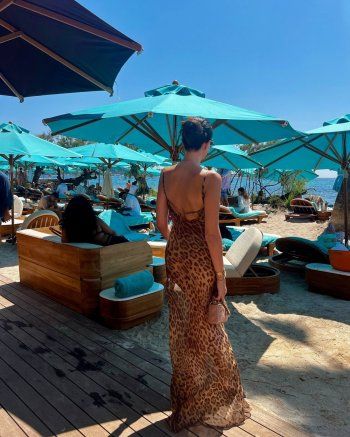 شاهد .. ملكة جمال لبنان السابقة بيرلا حلو تطل بالمايو.. وهكذا نسقته