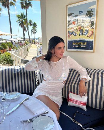 شاهد .. ملكة جمال لبنان السابقة بيرلا حلو تطل بالمايو.. وهكذا نسقته