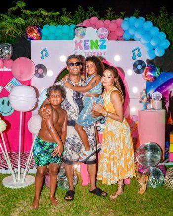 شاهد .. إطلالة محمد رمضان في عيد ميلاد إبنته من غوتشي وهذا سعرها