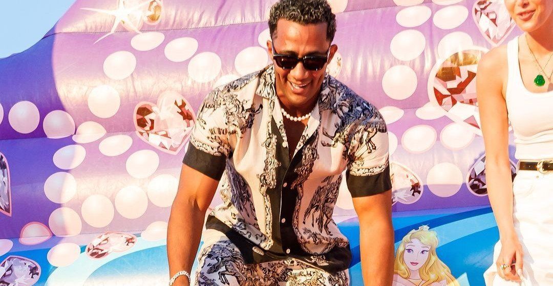 شاهد .. إطلالة محمد رمضان في عيد ميلاد إبنته من غوتشي وهذا سعرها