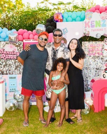 شاهد .. إطلالة محمد رمضان في عيد ميلاد إبنته من غوتشي وهذا سعرها