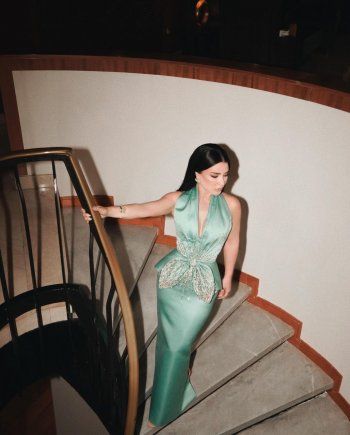 شاهد .. إطلالات عديدة إختارتها ماغي بو غصن من توقيع هذا المصمم المبدع.. شـ ـاهدوا