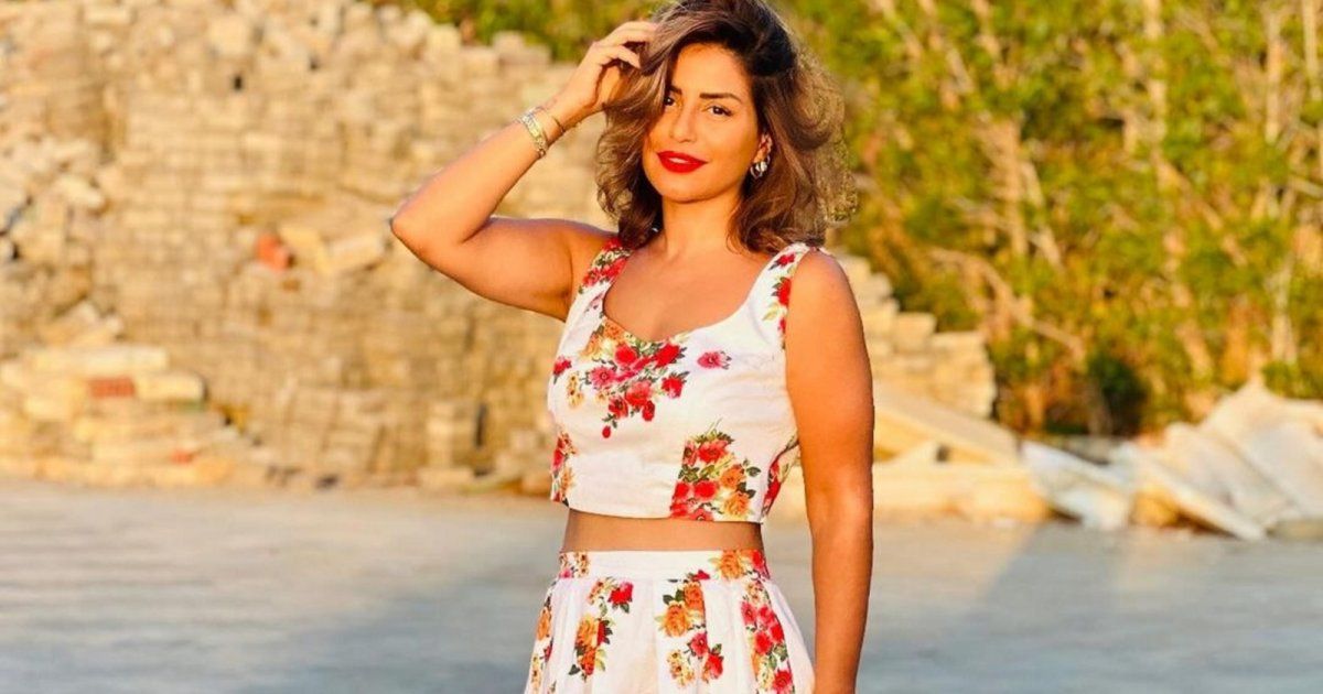 شاهد .. منة فضالي تتألق بلوك كاجوال مميز..لن تصدقوا سعر حقيبة يدها الخيالي