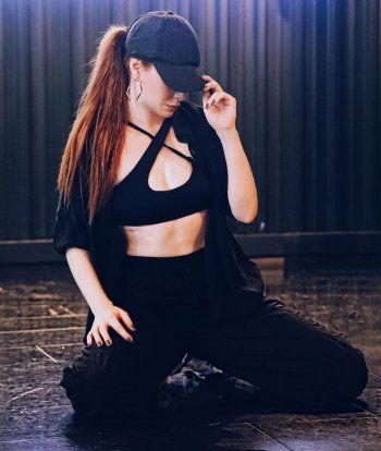 شاهد .. بعيد ميلادها الـ 39.. إليكم أجمل إطلالات بطلة "حب للإيجار" الجميلة