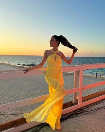 شاهد .. مايان السيد تسحر متابعيها بفستان اصفر بغاية الأناقة..و سعر خيالي لحقيبة يدها من Dior