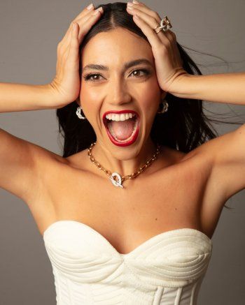 شاهد .. بفستان أبيض من توقيع طوني ورد .. ستيفاني عطالله تخطف قلوب متابعيها