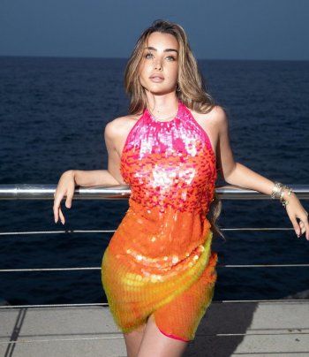 شاهد .. إطلالات صيفية وعصرية.. إليكم إطلالات هنا الزاهد في إيبيزا