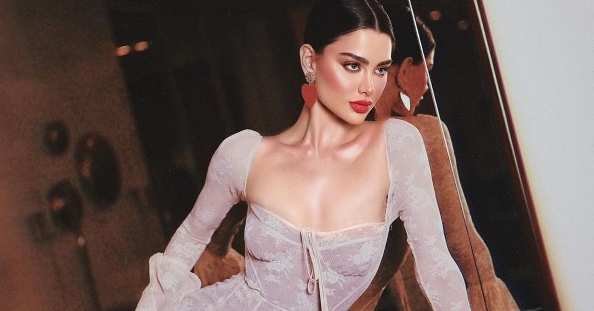 شاهد .. روان بن حسين تخطف القلوب بلوك مميز زهري.. و هذا سعر حقيبة يدها من Dolce & Gabbana