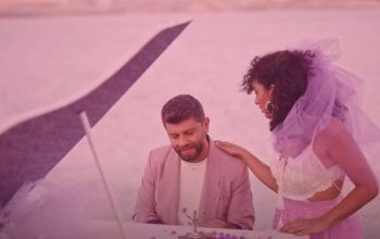 شاهد .. خاص - ربيع بارود يكشف سر أغنيته " الحب عم يربح " والفيديو الذي ظهر فيه مع إحدى معجباته