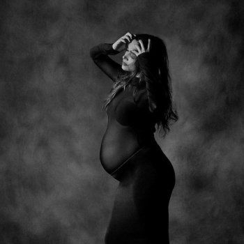 شاهد .. بالأسود الشفاف.. ديبيكا بادوكون تستعرض آخر أيام حملها