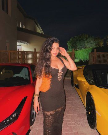 شاهد .. هيفا وهبي تتألق بفستان من الكروشيه.. وجمالها يحبس الأنفاس