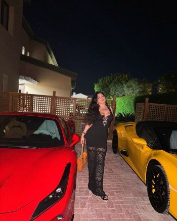 شاهد .. هيفا وهبي تتألق بفستان من الكروشيه.. وجمالها يحبس الأنفاس