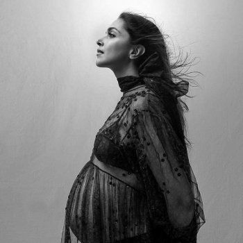 شاهد .. بالأسود الشفاف.. ديبيكا بادوكون تستعرض آخر أيام حملها