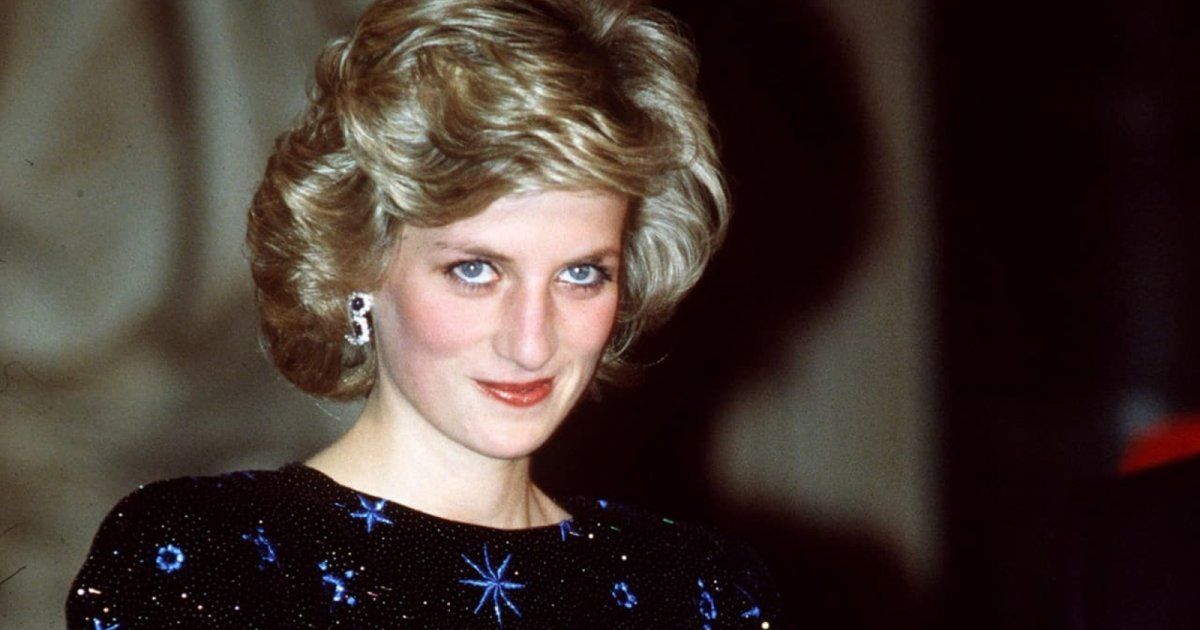 شاهد .. بالصور- إليكم أغلى فستان إرتدته الأميرة ديانا في حياتها.. تم بيعه بأكثر من مليون دولار!