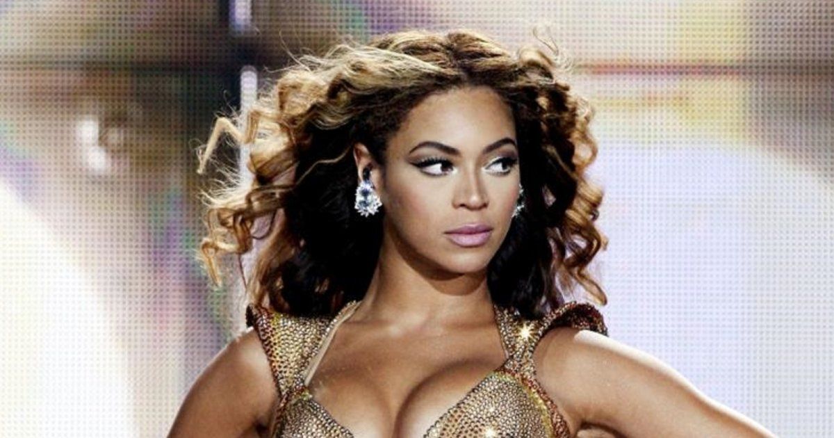 شاهد .. بيونسيه بملابس السباحة بمناسبة عيد ميلادها .. إليكم سعر إطلالتها