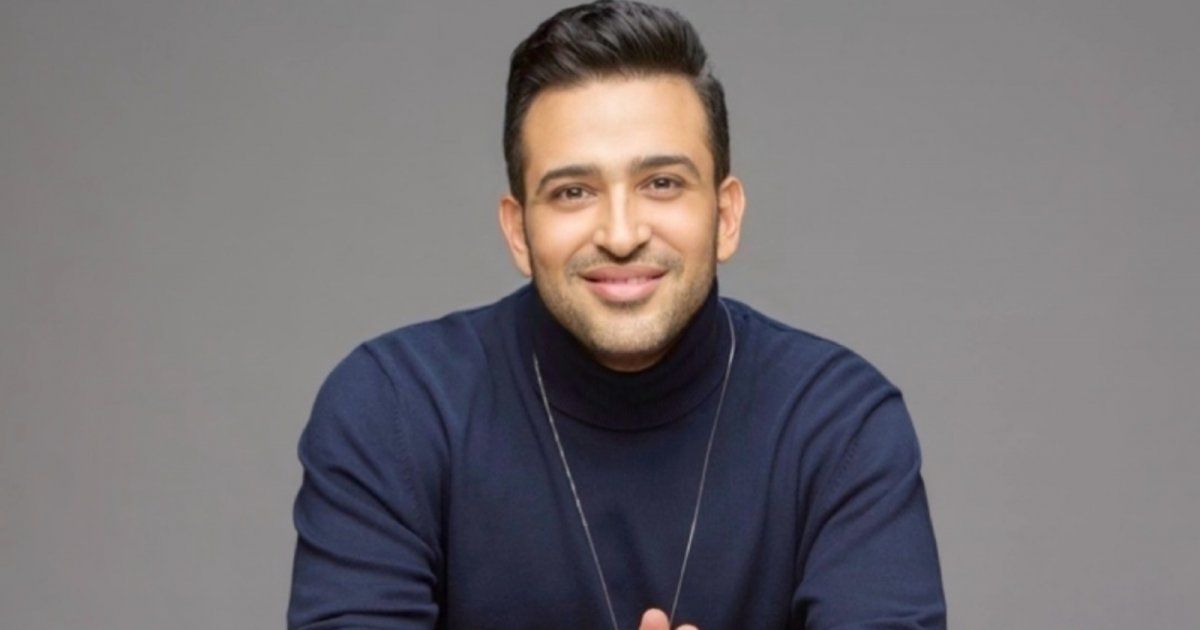 شاهد .. تامر حسين يفوز بجائزة أفضل شاعر غنائي لعام 2024