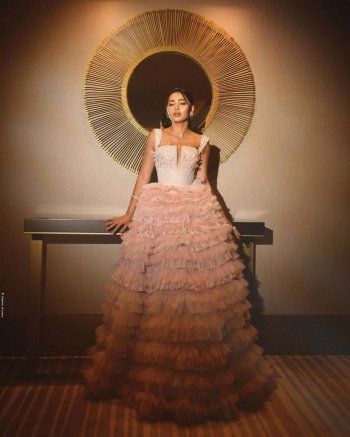 شاهد .. صيحة الريش تلازم رحمة رياض في إطلالاتها.. شـ ـاهدوا