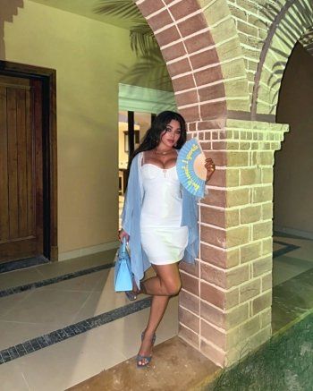 شاهد .. هيفا وهبي كالملاك باللون الأبيض.. وتختار حقيبة مميزة من Hermes