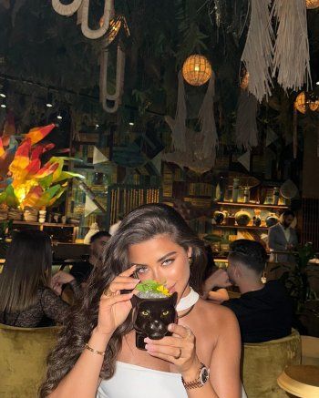 شاهد .. بأناقة وجمال .. يارا السكري تبهر متابعيها بفستان أبيض رائع