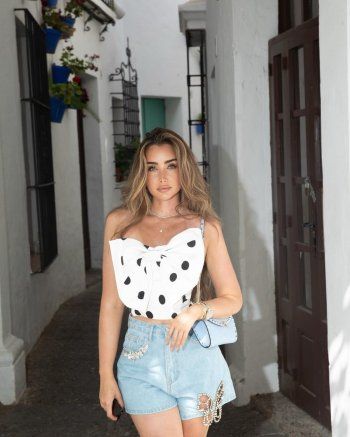 شاهد .. هنا الزاهد تأسر الأنظار بإطلالتها بالـ "هوت شورت"