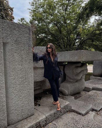 شاهد .. نسليهان أتاغول تختار طقم البيجاما من فالنتينو.. وهكذا نسقته