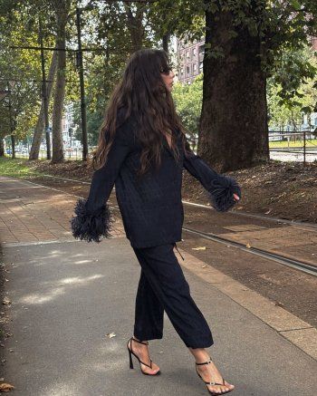 شاهد .. نسليهان أتاغول تختار طقم البيجاما من فالنتينو.. وهكذا نسقته