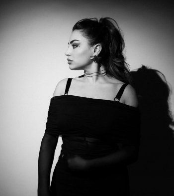 شاهد .. خاص - رشا بلال تكشف سبب تأخر دخولها مجال التمثيل .. وتقول : " هذا أجري في العميل "