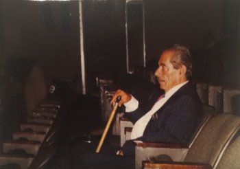 شاهد .. ريمون جبارة يحمل قداسة " شربل " إلى العالم منذ 47 عاماً .. ورفعت طربيه تألق نجمه بين دور القديس ودور الشيطان