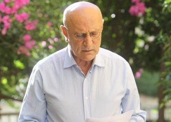 شاهد .. ريمون جبارة يحمل قداسة " شربل " إلى العالم منذ 47 عاماً .. ورفعت طربيه تألق نجمه بين دور القديس ودور الشيطان