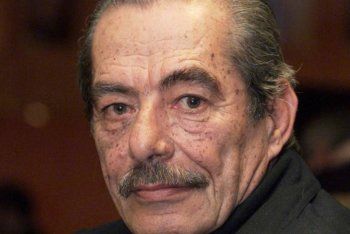 شاهد .. ريمون جبارة يحمل قداسة " شربل " إلى العالم منذ 47 عاماً .. ورفعت طربيه تألق نجمه بين دور القديس ودور الشيطان