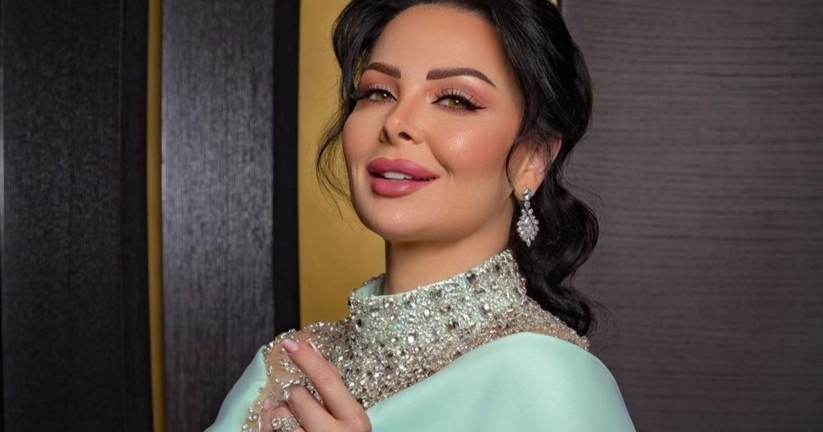 شاهد .. ديانا كرزون تتألق بفستان رائع خلال إحيائها حفل زفاف في قطر... ورشاقتها حديث الجمهور