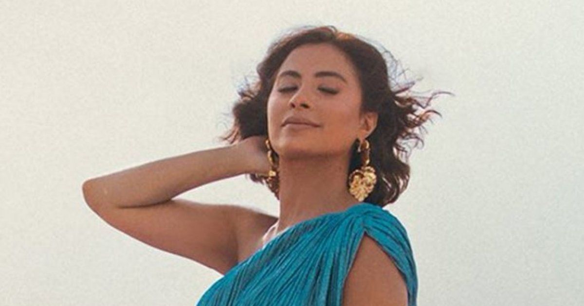 شاهد .. روبي تلفت الأنظار بفستان أحمر قصير وهذا سعره