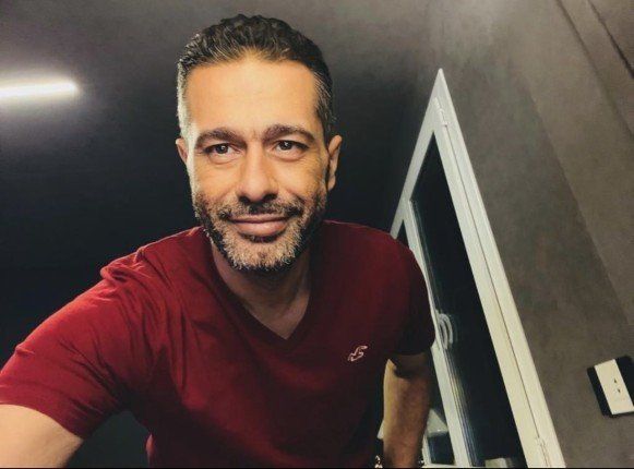 في ذكرى رحيل والدته.. وفاة مفاجئة للشاعر أحمد موسى مؤلف "تملي معاك" بسبب كرة القدم