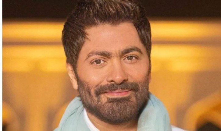 تامر حسني" يعتذر " لجمهور إسكندرية عن إيقاف الحفل بسبب عدد الجمهور الضخم