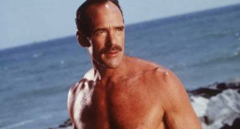 شاهد .. وفاة ممثل أميركي شهير عن عمر يناهز الـ 67 عاماً