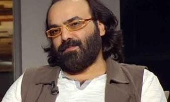 شاهد .. بالفيديو- نادر أبو الليف يوثق أضرار الحريق بشقته