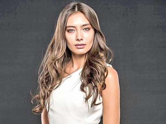 نسليهان أتاغون نجمة مسلسل الحب الاعمى التركى فى رحلة نيلية لمصر