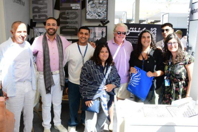 أبرزهم حسين فهمي.. نجوم الفن في جولة بسوق مهرجان الجونة السينمائي (صور)