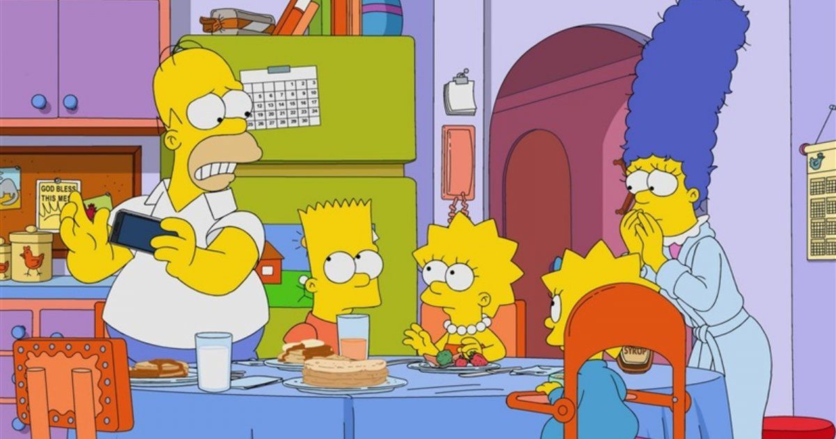 شاهد .. عائلة سيمبسون تكشف لغز هومر: "لماذا لا يُفصل من وظيفته في محطة الطاقة النووية؟"