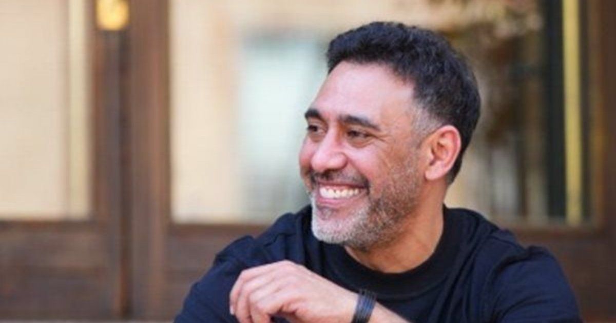 شاهد .. عمرو مصطفى يشوق متابعيه لفيديو كليب أغنيته "معرفش ينساني"