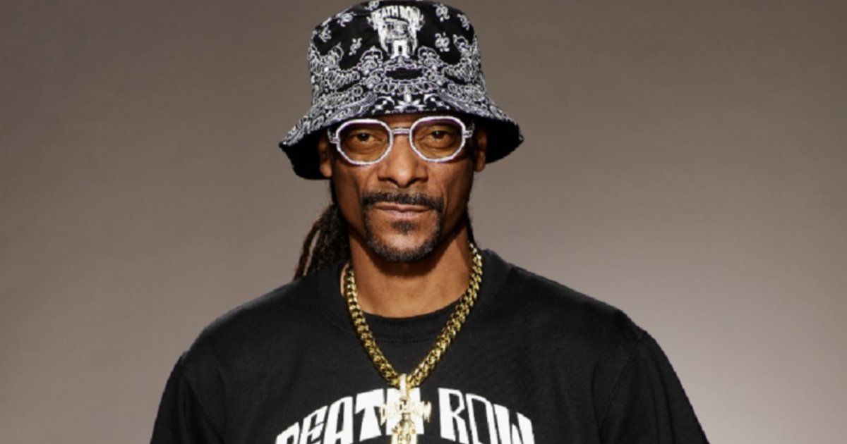 شاهد .. سنوب دوغ إستعان بموظف بمرتب شهري ليقوم بهذه المهمة الغريبة