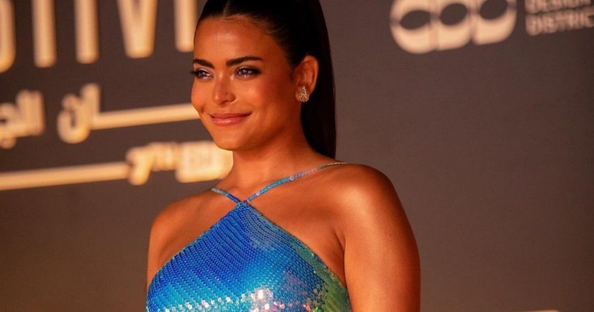 شاهد .. أسماء جلال "حورية" مهرجان الجونة وسعر مرتفع لفستانها الذي خطف الأضواء - بالصور