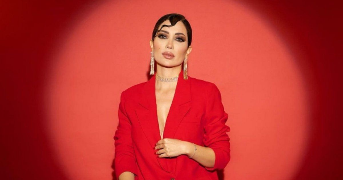 شاهد .. بالصور- نسرين طافش تضج جمالاً بفستان أميرات خيالي